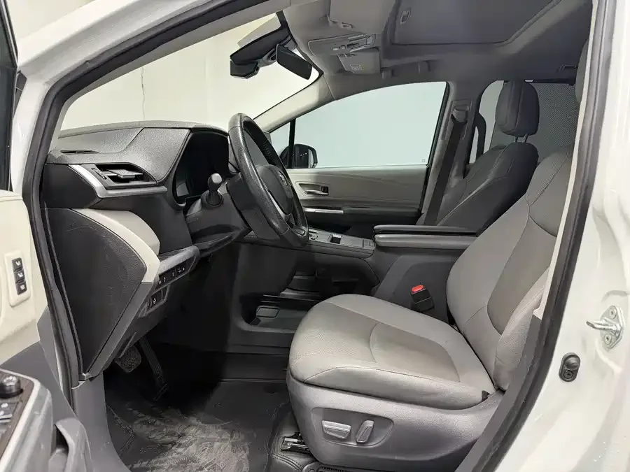 Toyota Granvia Grevia 2024 2.5L Hybrid Premium PLUS Edition 2024 — миниатюра 2