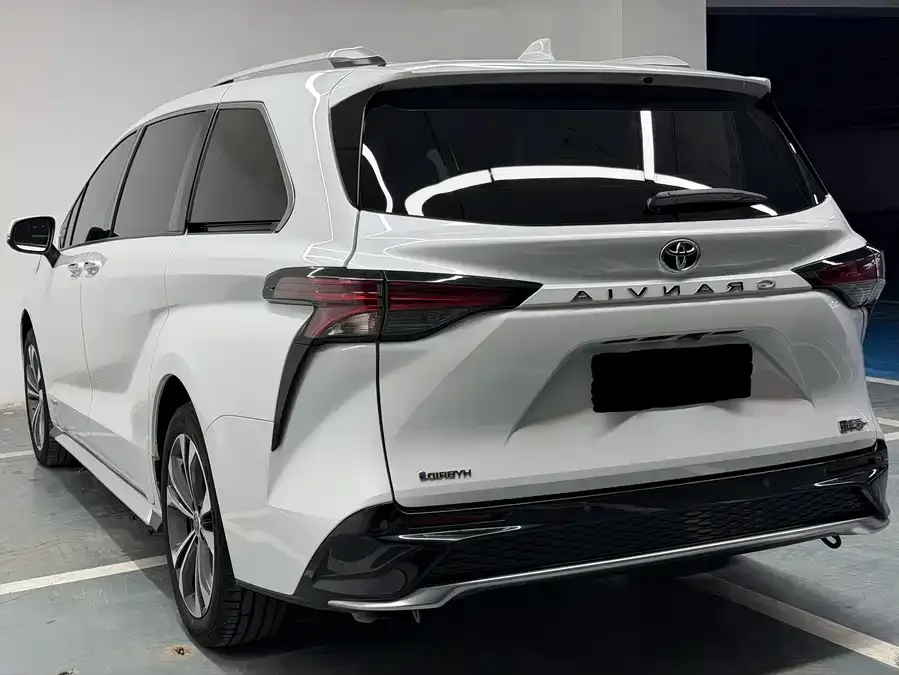 Toyota Granvia Grevia 2024 2.5L Hybrid Premium PLUS Edition 2024 — миниатюра 3
