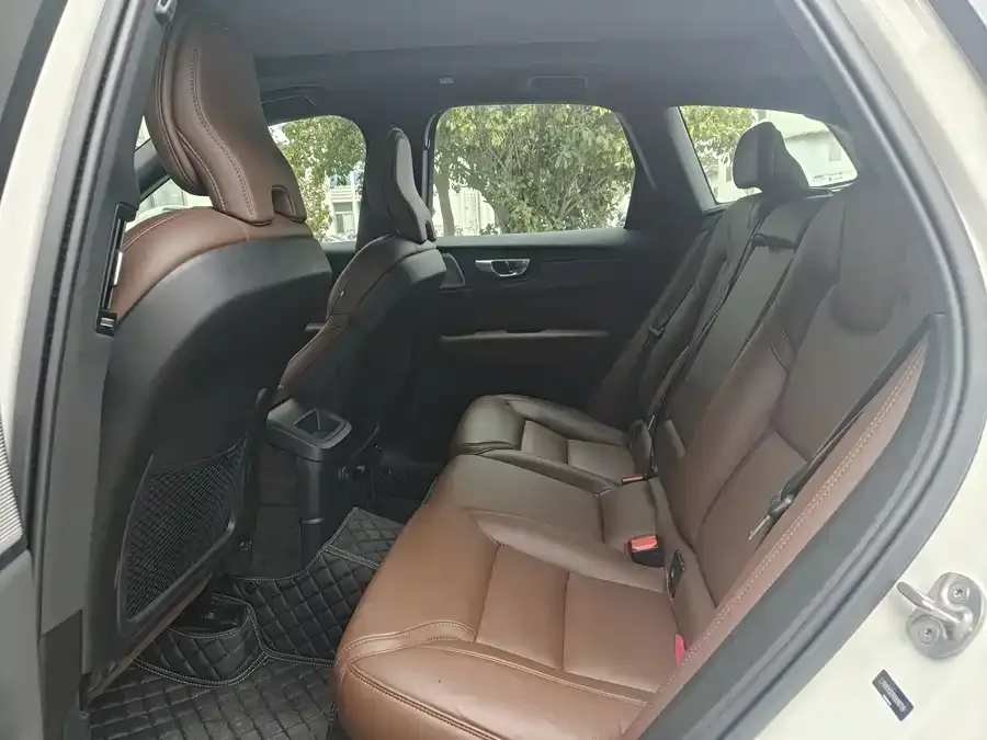 Volvo XC60 Plug-in Hybrid 2024 T8 Plug-in Hybrid Long-range Four-wheel Drive Smart Luxury Edition 2024 — миниатюра 2