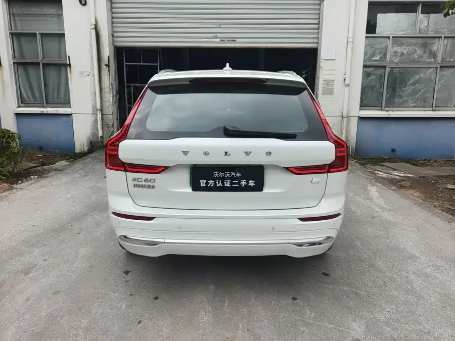 Volvo XC60 Plug-in Hybrid 2024 T8 Plug-in Hybrid Long-range Four-wheel Drive Smart Luxury Edition 2024 — миниатюра 3