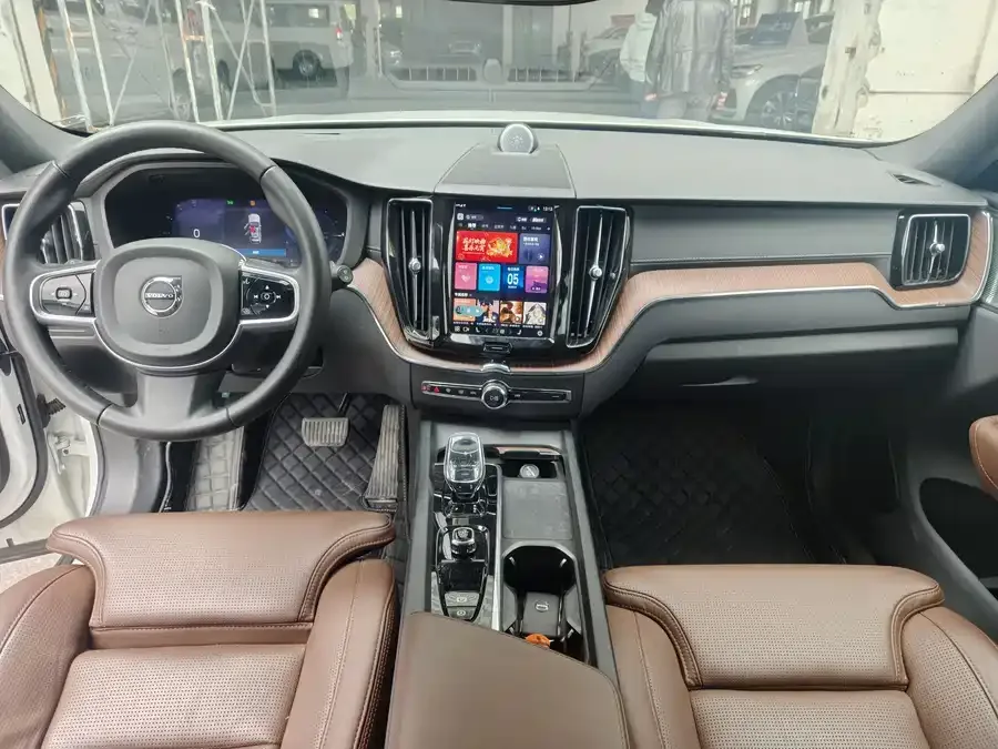 Volvo XC60 Plug-in Hybrid 2024 T8 Plug-in Hybrid Long-range Four-wheel Drive Smart Luxury Edition 2024 — миниатюра 5