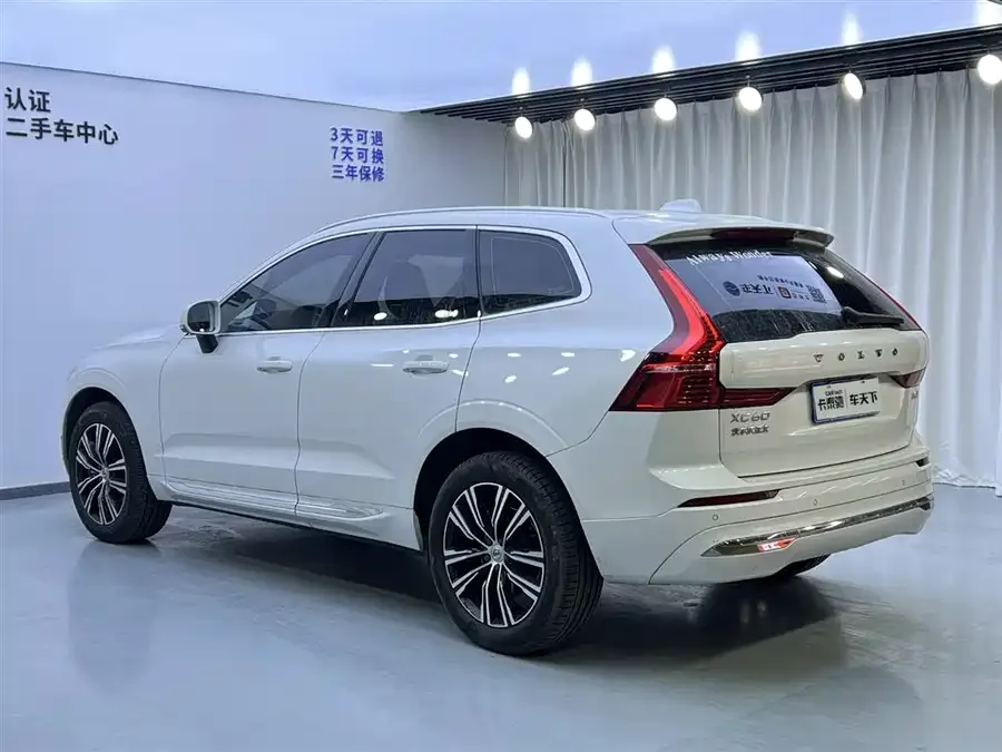 Volvo XC60 2022 B5 four-wheel drive Zhiyuan Deluxe Edition 2022 — миниатюра 2
