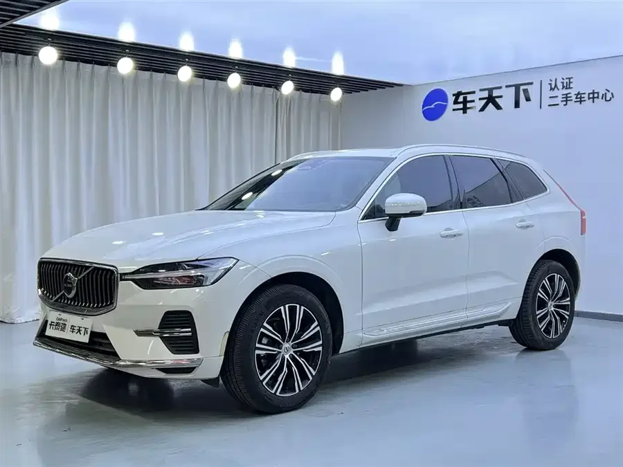 Volvo XC60 2022 B5 four-wheel drive Zhiyuan Deluxe Edition 2022 — фото 1, купить с доставкой в Москву