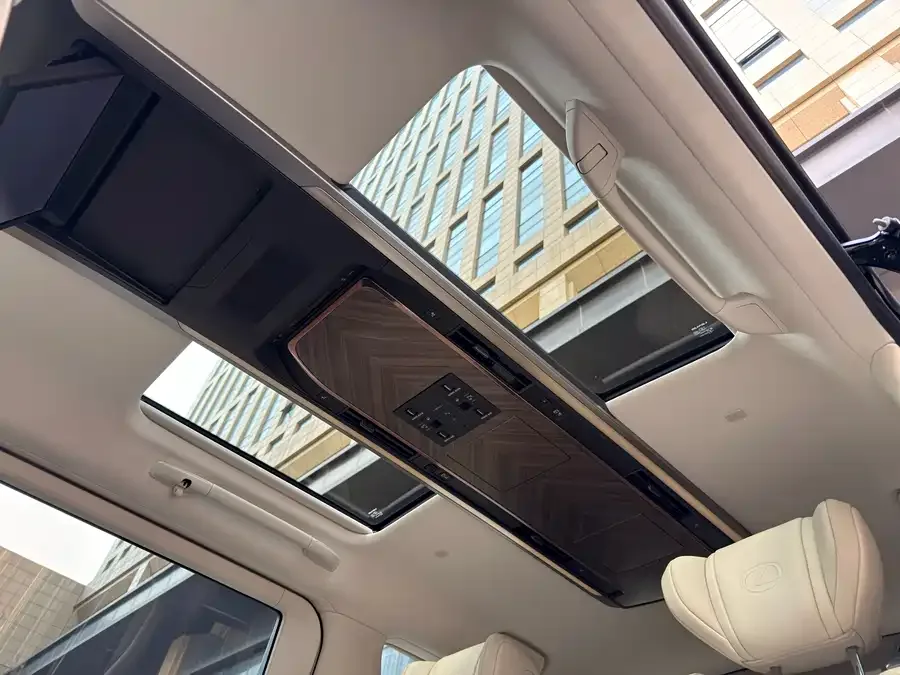 Lexus LM 2023 500h Six-seat Premium Edition 2024 — миниатюра 5