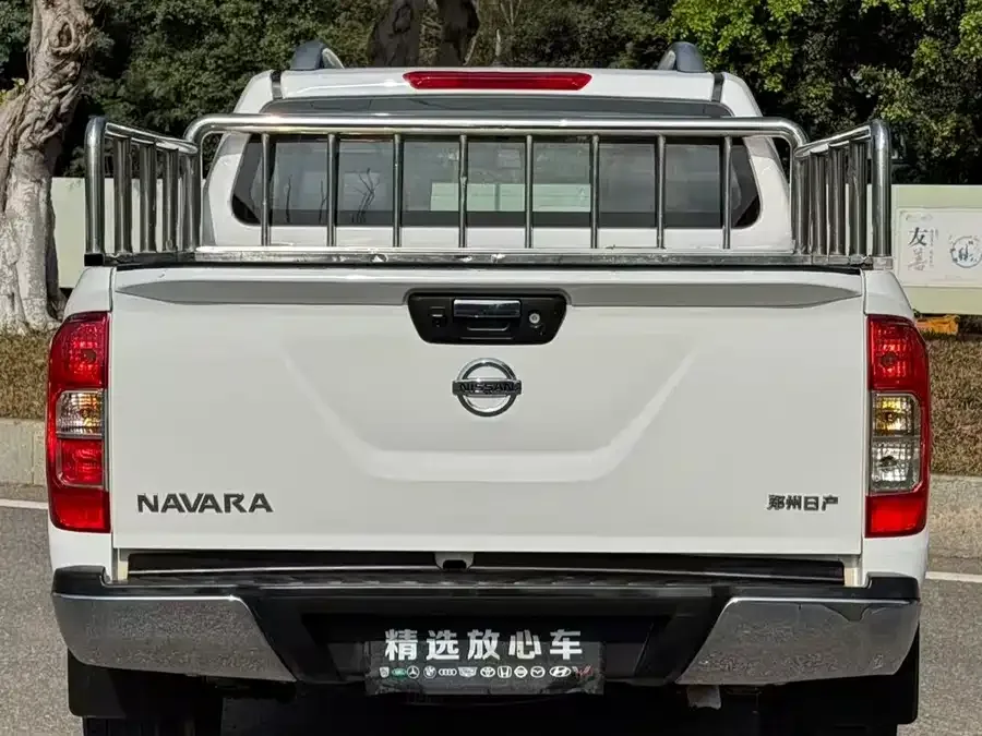 Nissan Navara Navara 2021 2.5L Automatic 4WD Premium Model QR25 2022 — миниатюра 2