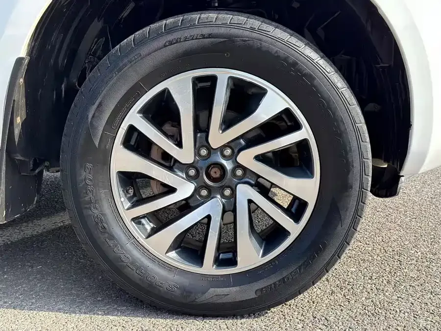 Nissan Navara Navara 2021 2.5L Automatic 4WD Premium Model QR25 2022 — миниатюра 3