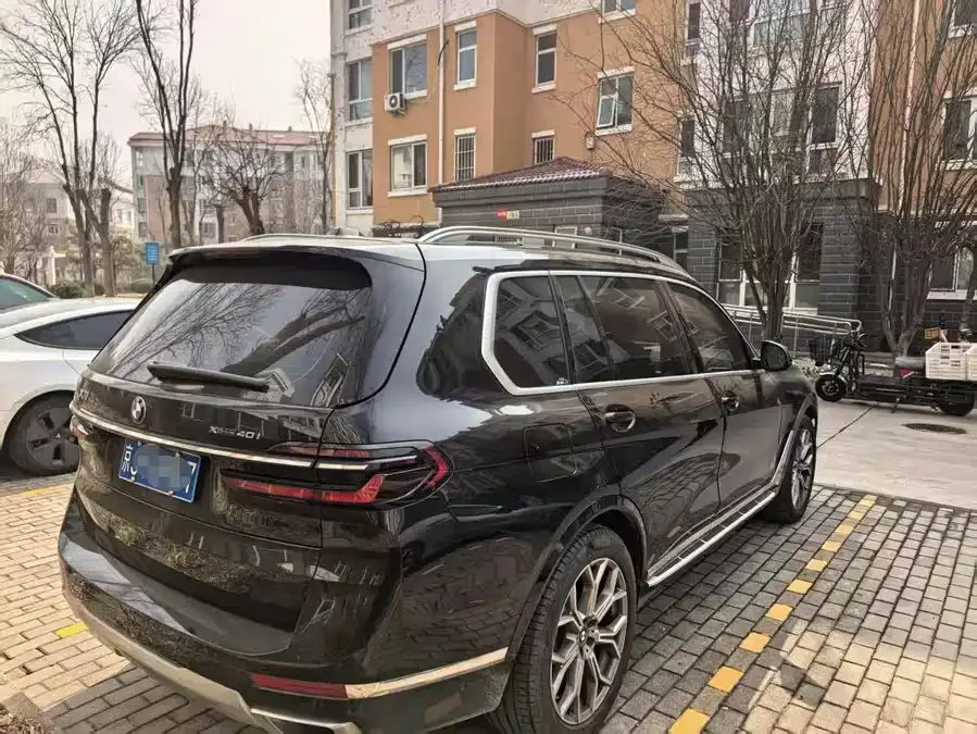 BMW X7 2023 xDrive40i Leading Luxury Package 2024 — миниатюра 2