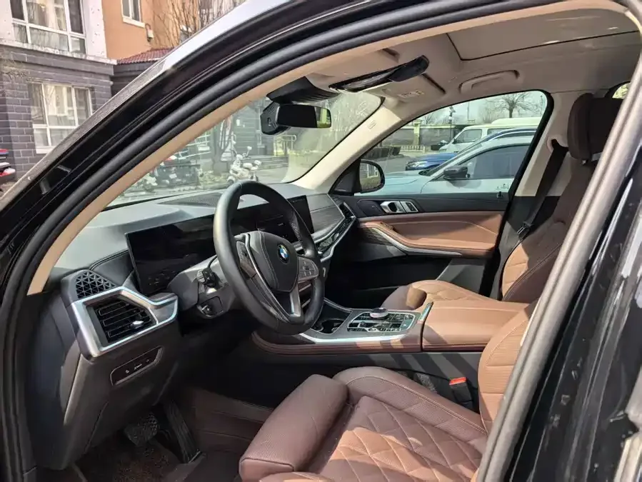 BMW X7 2023 xDrive40i Leading Luxury Package 2024 — миниатюра 3