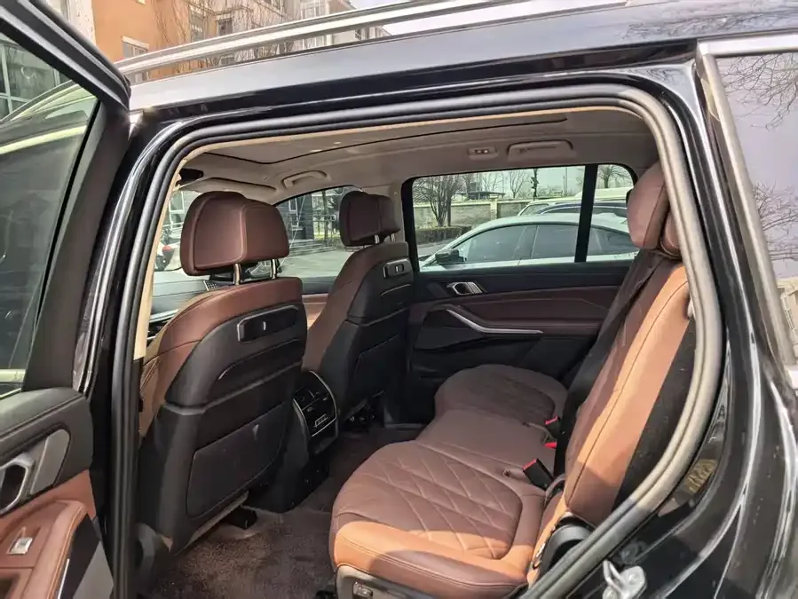 BMW X7 2023 xDrive40i Leading Luxury Package 2024 — миниатюра 4