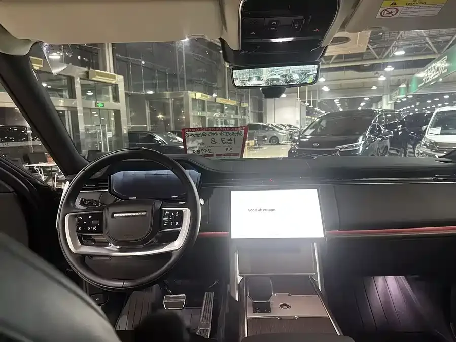 Land Rover Range Rover Range Rover 2025 3.0 L6 400PS Genesis Extended Edition 2024 — миниатюра 2