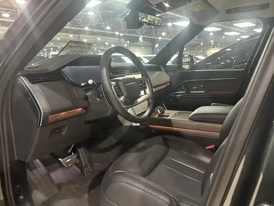 Land Rover Range Rover Range Rover 2025 3.0 L6 400PS Genesis Extended Edition 2024 — миниатюра 4