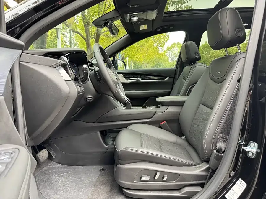 Cadillac XT6 2025 2.0T Six-Seat AWD Luxury Executive Classic Edition 2025 — миниатюра 2