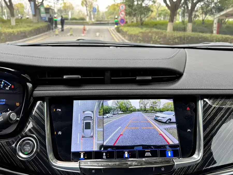 Cadillac XT6 2025 2.0T Six-Seat AWD Luxury Executive Classic Edition 2025 — миниатюра 3