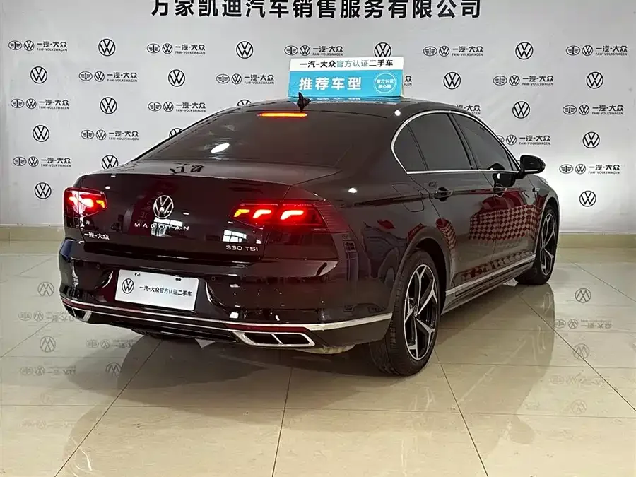Volkswagen Magotan Magotan 2023 2 million commemorative edition 330TSI DSG leading model 2023 — миниатюра 2
