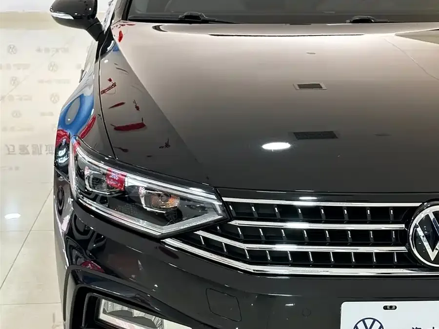 Volkswagen Magotan Magotan 2023 2 million commemorative edition 330TSI DSG leading model 2023 — миниатюра 4