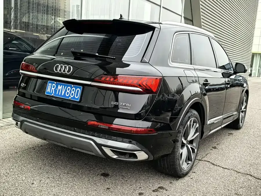 Audi Q7 2022 55 TFSI quattro S line sports model 2022 — миниатюра 2