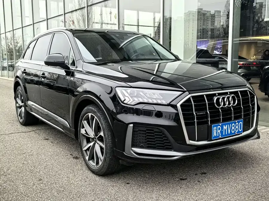 Audi Q7 2022 55 TFSI quattro S line sports model 2022 — миниатюра 3