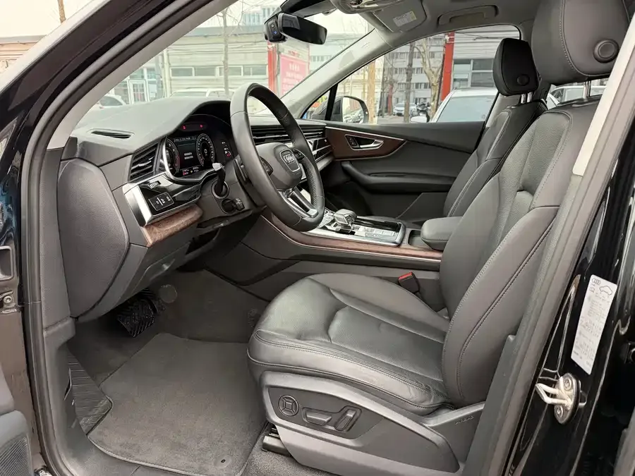 Audi Q7 2022 55 TFSI quattro S line sports model 2022 — миниатюра 2