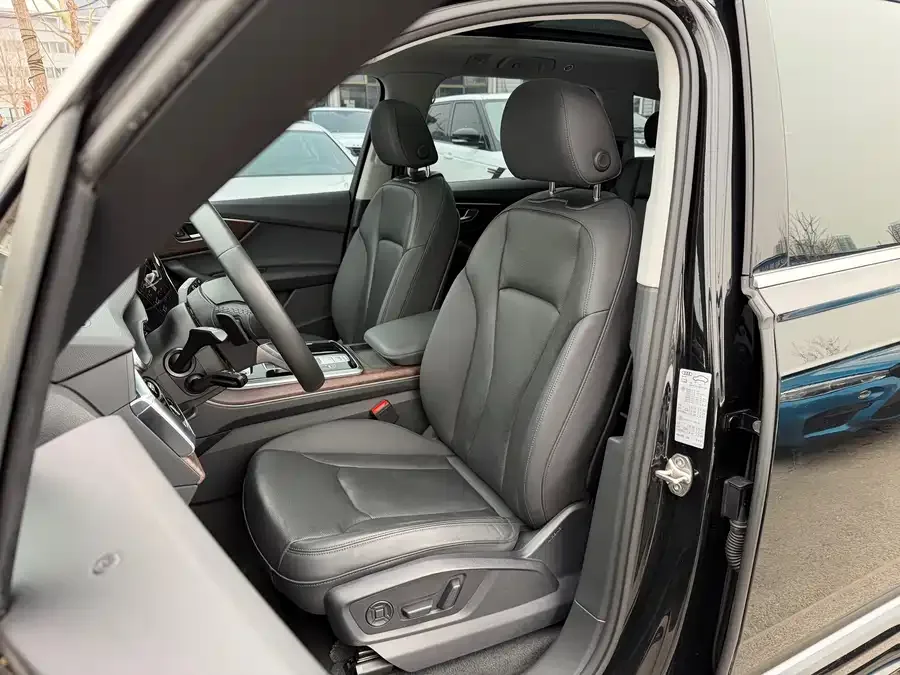 Audi Q7 2022 55 TFSI quattro S line sports model 2022 — миниатюра 3