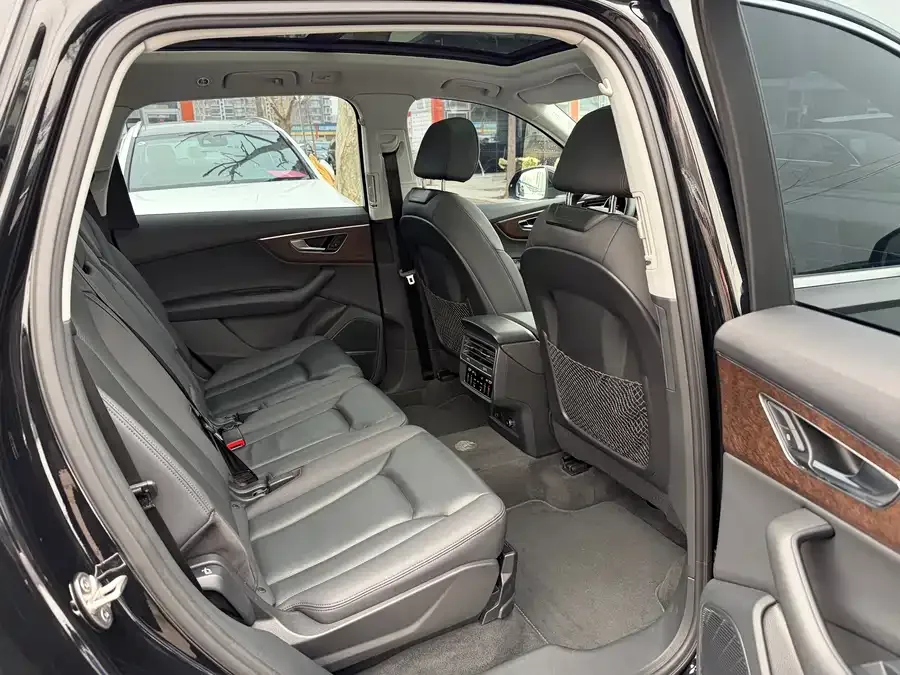 Audi Q7 2022 55 TFSI quattro S line sports model 2022 — миниатюра 4