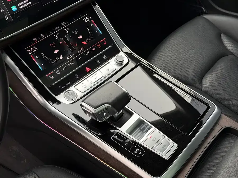 Audi Q7 2022 55 TFSI quattro S line sports model 2022 — миниатюра 5