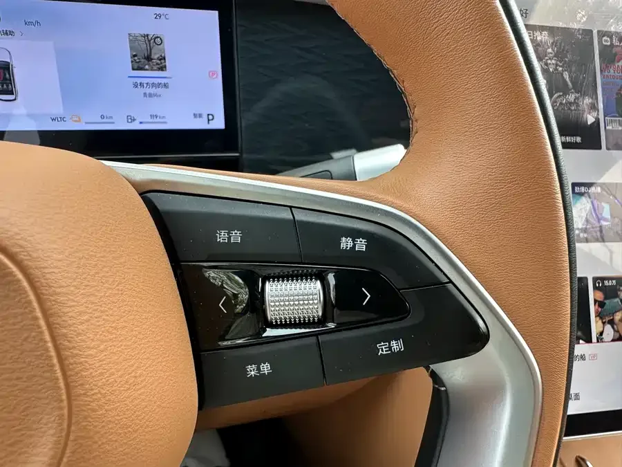 Geely Galaxy L7 Galaxy L7 2025 EM-i 115km Exploration+ Edition 2025 — миниатюра 4