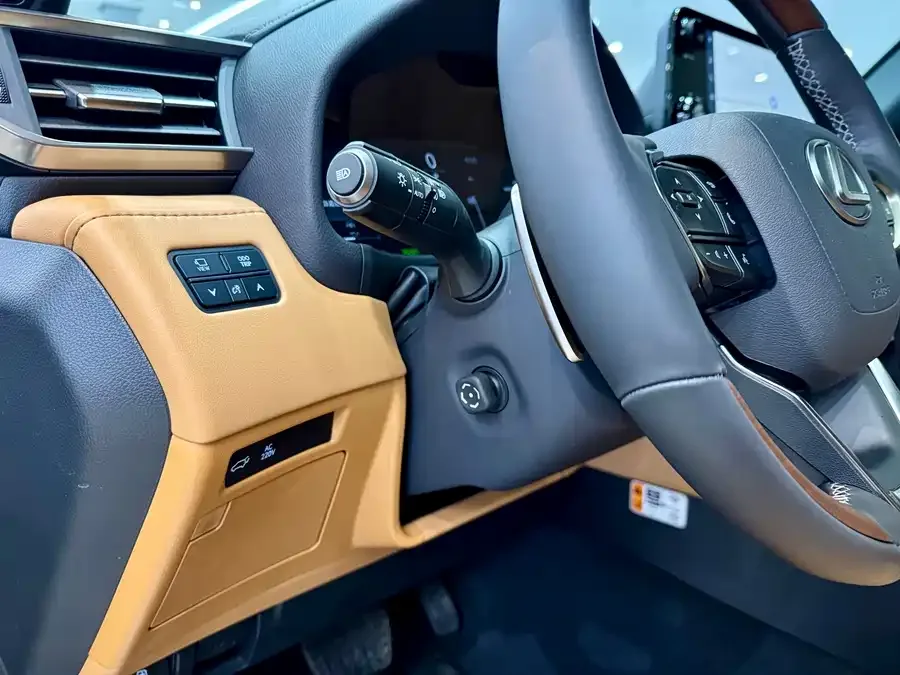 Lexus LX 2025 700h Territory Edition 2025 — миниатюра 3