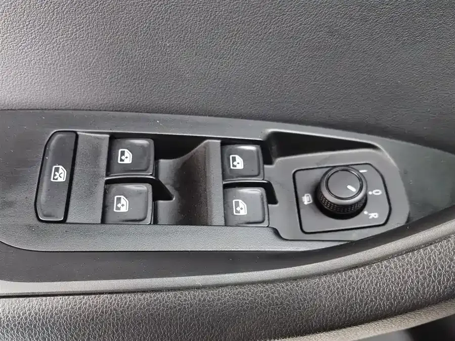 Skoda Kodiaq Kodiak 2024 TSI330 5-seater two-wheel drive powerful version 2024 — миниатюра 3