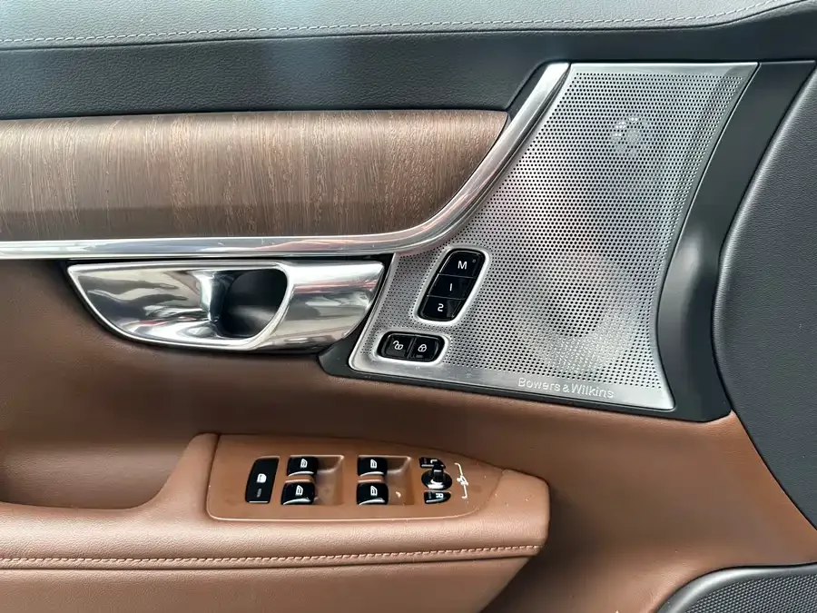 Volvo V90 2025 Cross Country B5 AWD Premium Edition 2025 — миниатюра 5