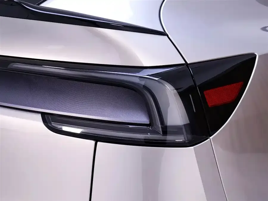 Tesla Model YL Model YL 2025 long-range all-wheel drive version 2025 — миниатюра 3