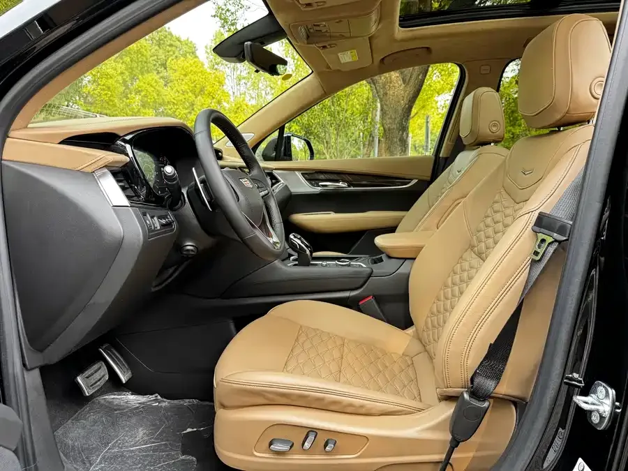 Cadillac XT6 2025 2.0T Six-seat Four-wheel Drive Platinum Executive Black Label Edition 2025 — миниатюра 2