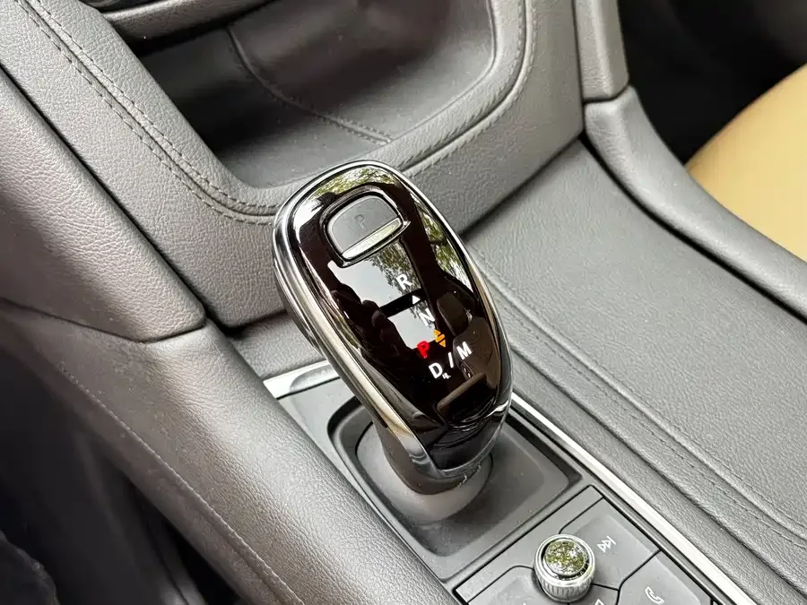 Cadillac XT6 2025 2.0T Six-seat Four-wheel Drive Platinum Executive Black Label Edition 2025 — миниатюра 3