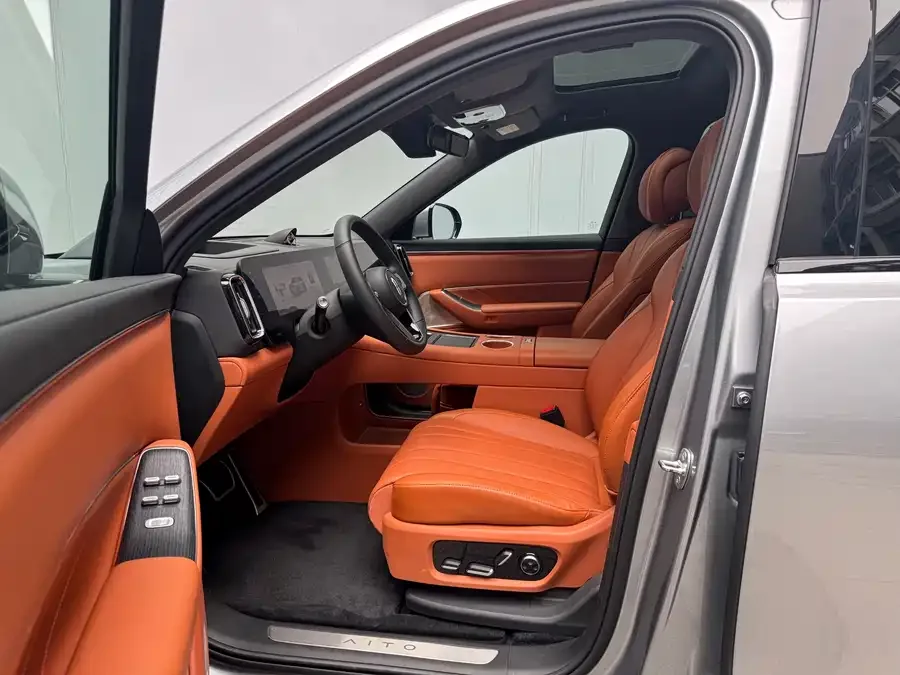 AITO M8 M8 2025 Extended Range Ultra Edition 53.4kWh 5-seater Edition 2026 — миниатюра 3