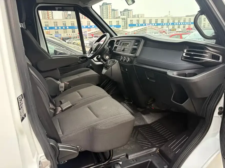 Jiangling Fushun Jiangling Fushun 2023 2.0T manual short-axle mid-top commercial multi-purpose passenger car 6 seats 2024 — миниатюра 2