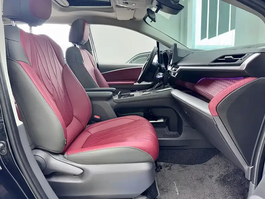 Toyota Sienna SIENNA 2024 2.5L Hybrid Comfort Edition 2025 — миниатюра 3