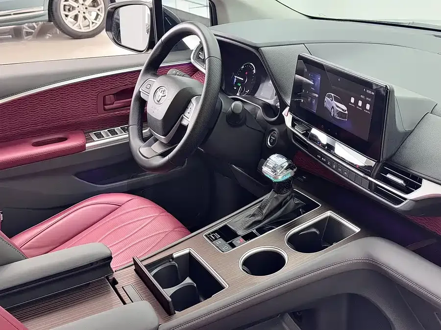 Toyota Sienna SIENNA 2024 2.5L Hybrid Comfort Edition 2025 — миниатюра 4