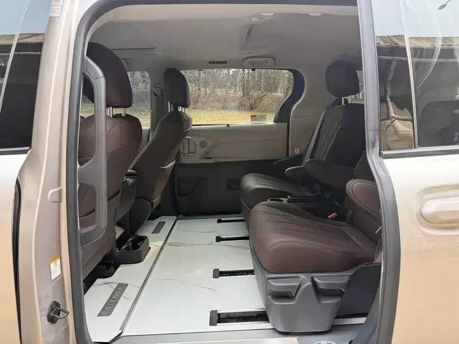 Toyota Sienna SIENNA 2021 2.5L Hybrid Comfort Edition 2023 — миниатюра 3