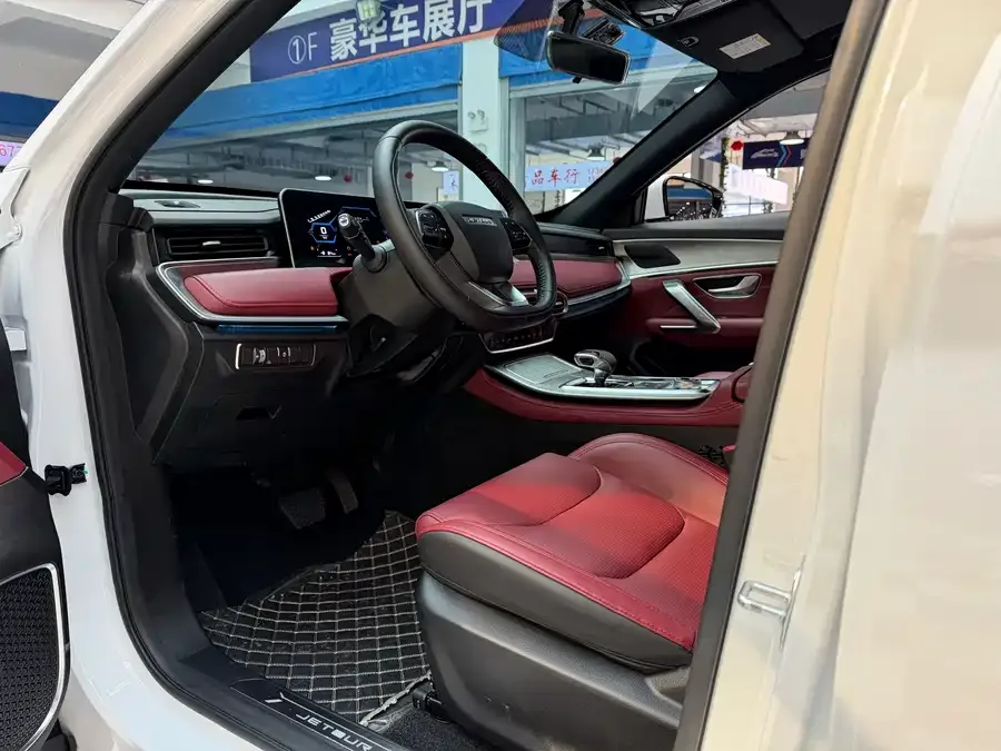 Jetour X70 Plus JETOUR X70 PLUS 2021 facelift 1.5T DCT Mountain PRO 7-seater 2022 — миниатюра 2