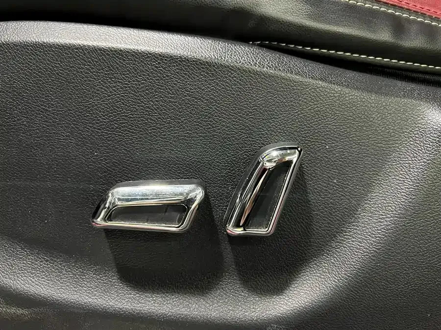 Jetour X70 Plus JETOUR X70 PLUS 2024 Champion Edition 1.5T DCT Champion PRO 7 Seaters 2024 — миниатюра 3