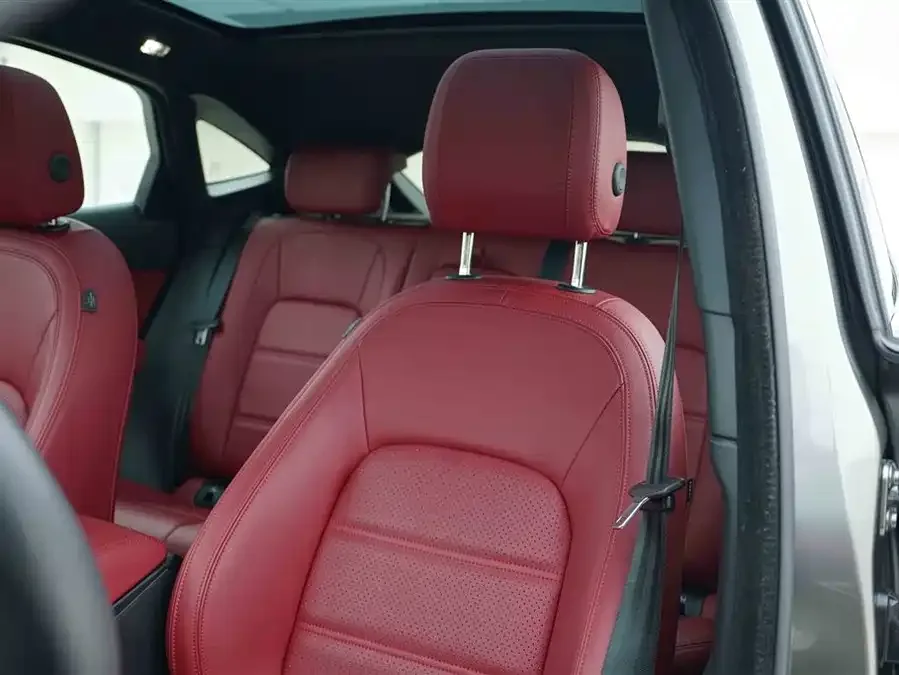 Jaguar E-Pace 2024 aggressive sports version R-DYNAMIC S 2023 — миниатюра 4