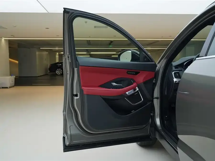 Jaguar E-Pace 2024 aggressive sports version R-DYNAMIC S 2023 — миниатюра 5