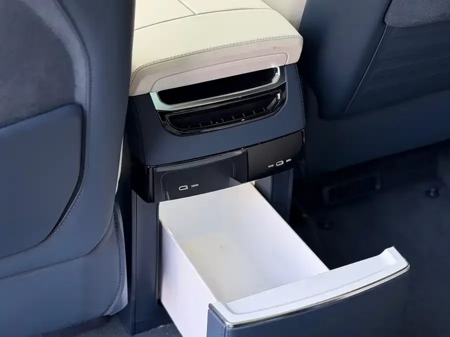 Zeekr 009 Zeekr 009 2024 seven-seat aisle version four-wheel drive 108kWh 2024 — миниатюра 3