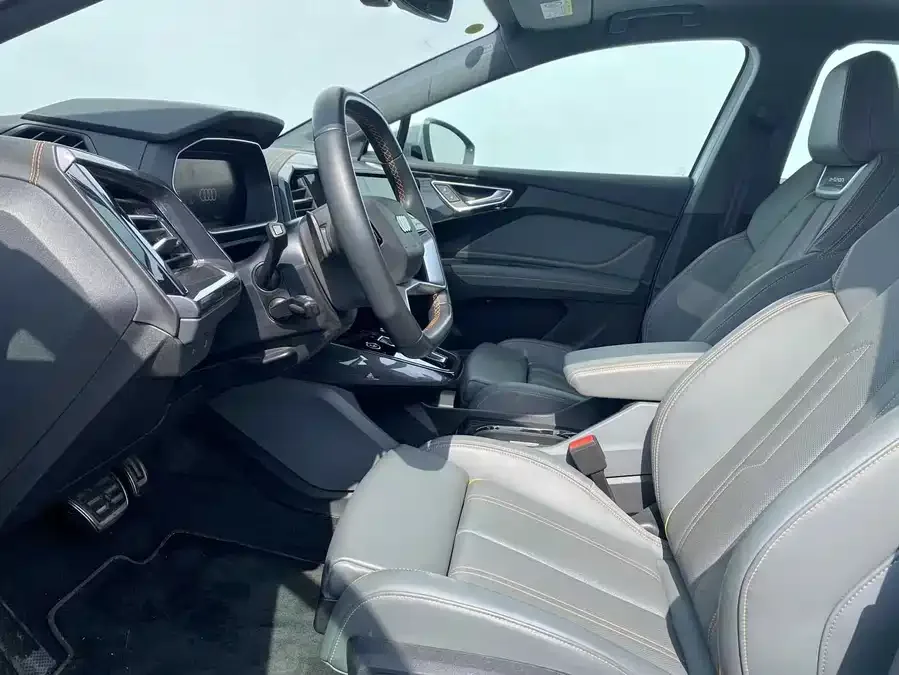 Audi Q4 e-tron 2024 40 e-tron Creative Edition 2025 — миниатюра 2