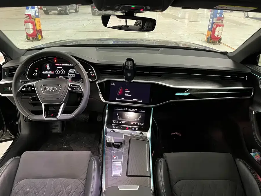 Audi A6L 2024 55 TFSI quattro exclusive dynamic model 2024 — миниатюра 3