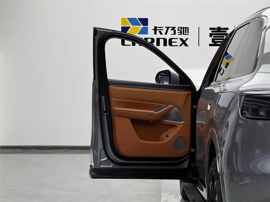 AITO M8 M8 2025 Extended Range Ultra Edition 53.4kWh 5-seater Edition 2025 — миниатюра 2
