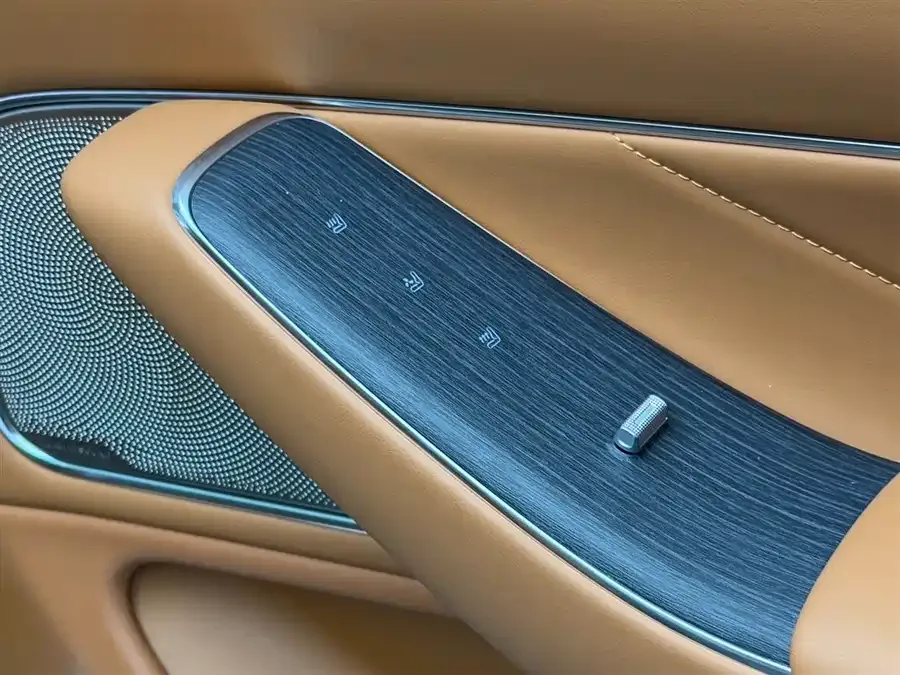AITO M8 M8 2025 Extended Range Ultra Edition 53.4kWh 5-seater Edition 2025 — миниатюра 3