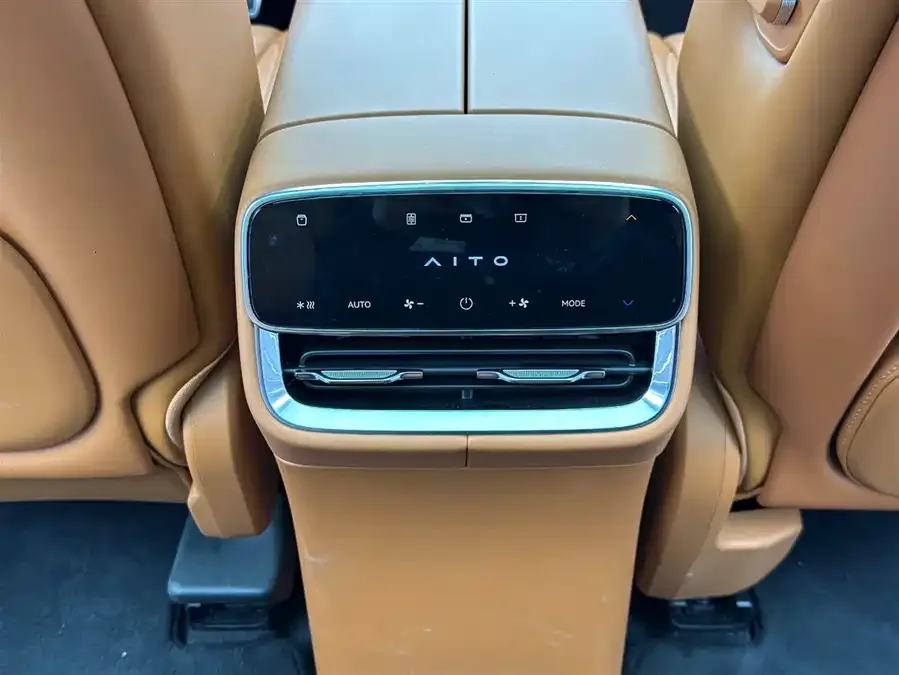 AITO M8 M8 2025 Extended Range Ultra Edition 53.4kWh 5-seater Edition 2025 — миниатюра 4