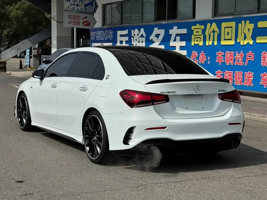 Mercedes-Benz A-Class AMG Mercedes-Benz A-Class AMG 2023 AMG A 35 L 4MATIC 2023 — миниатюра 4