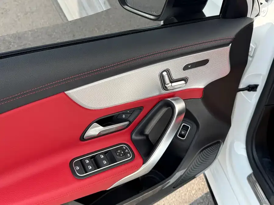 Mercedes-Benz A-Class AMG Mercedes-Benz A-Class AMG 2023 AMG A 35 L 4MATIC 2023 — миниатюра 5