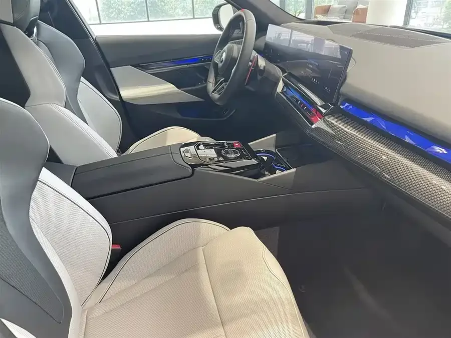 BMW M5 New Energy 2025 M5 2025 — миниатюра 3